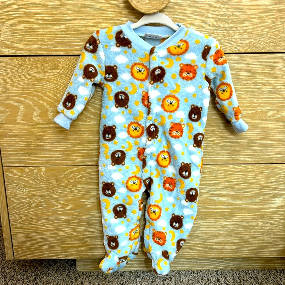 EUC Fuzzy 0-3 Month Baby Pajamas Button Up with Footies